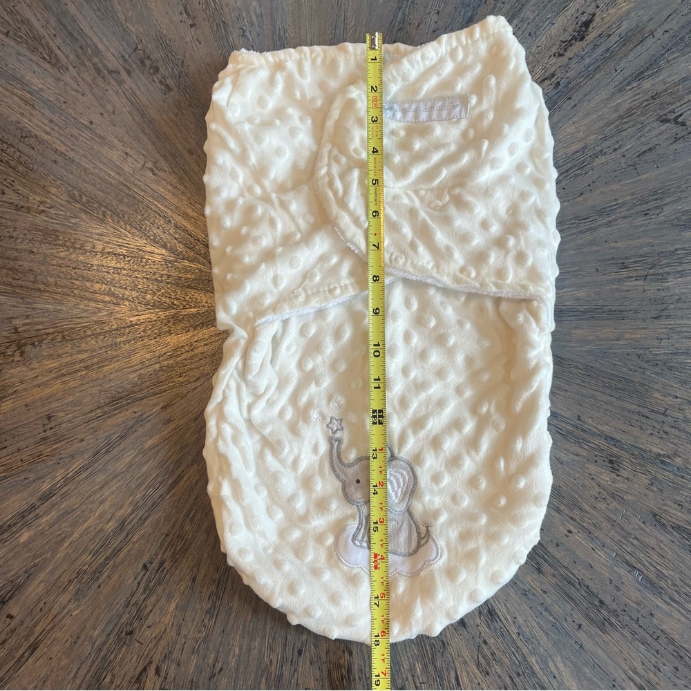 Petite L’Amour Cream Baby Swaddle with Elephant Appliqué – Super Soft - Picture 7 of 8